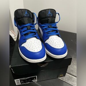 Air Jordan 1 Mid Sneakers